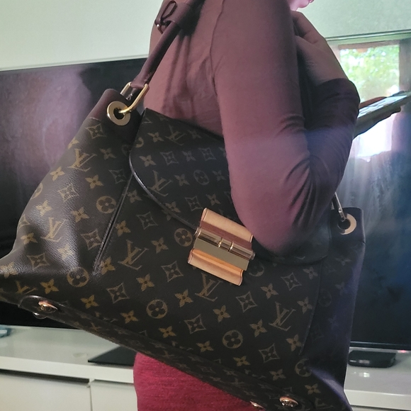 SELLING SEPARATELY OR BUNDLE! FREE POSHMARK AUTHENTICATION $500UP LV & GUCCI - Picture 9 of 10